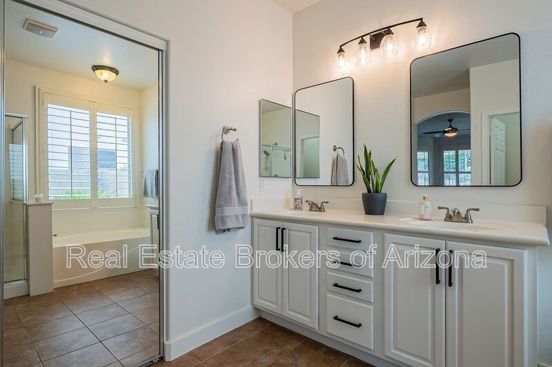 Phoenix Pool Home | 4 Bedrooms, Solar + Backyard Putting Green property image