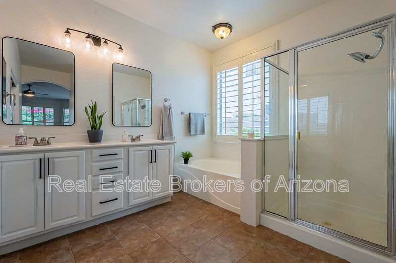 Phoenix Pool Home | 4 Bedrooms, Solar + Backyard Putting Green property image