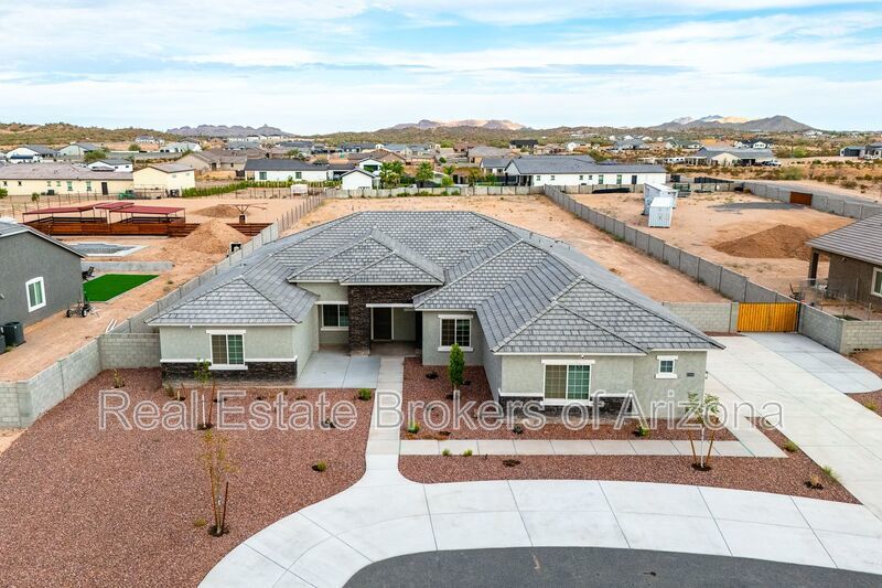 Luxury Estate on 1+ Acre | 6 Beds, Mountain Views & 4-Car Garage property image