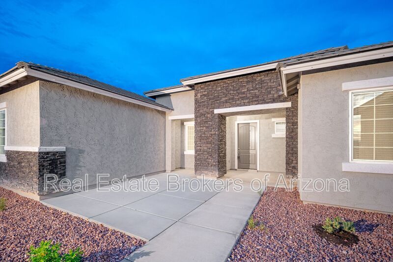 Luxury Estate on 1+ Acre | 6 Beds, Mountain Views & 4-Car Garage property image