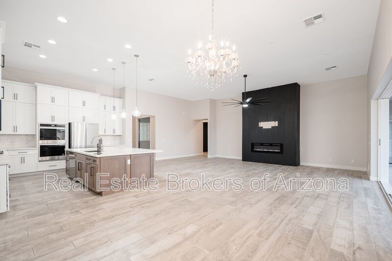 Luxury Estate on 1+ Acre | 6 Beds, Mountain Views & 4-Car Garage property image