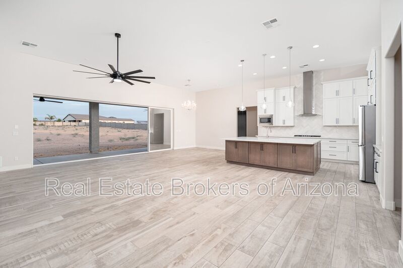 Luxury Estate on 1+ Acre | 6 Beds, Mountain Views & 4-Car Garage property image