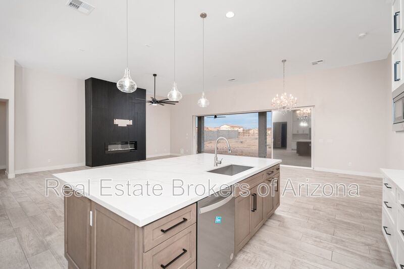 Luxury Estate on 1+ Acre | 6 Beds, Mountain Views & 4-Car Garage property image