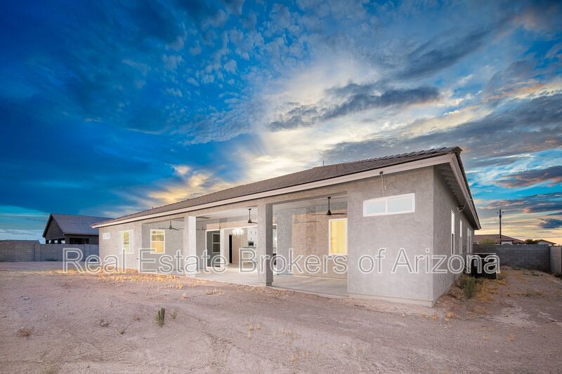Luxury Estate on 1+ Acre | 6 Beds, Mountain Views & 4-Car Garage property image