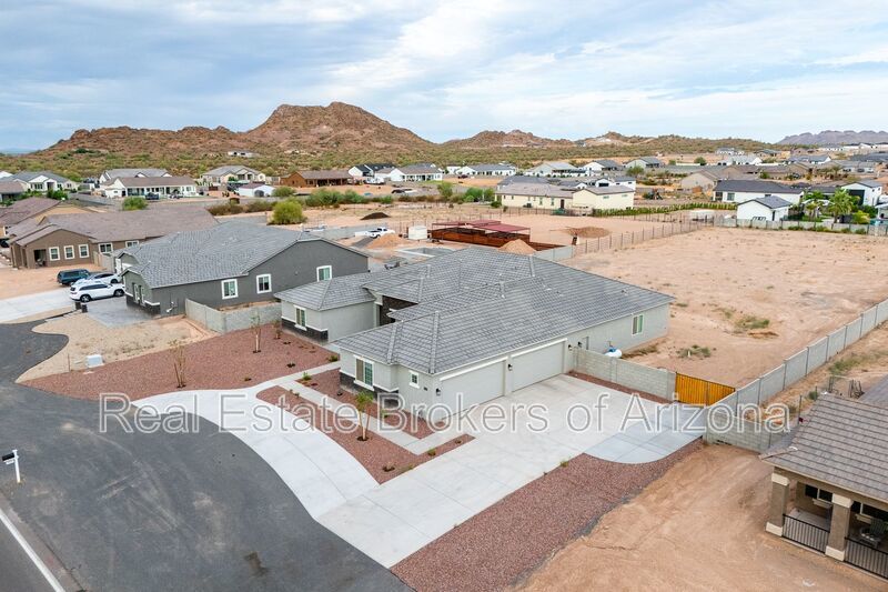Luxury Estate on 1+ Acre | 6 Beds, Mountain Views & 4-Car Garage property image