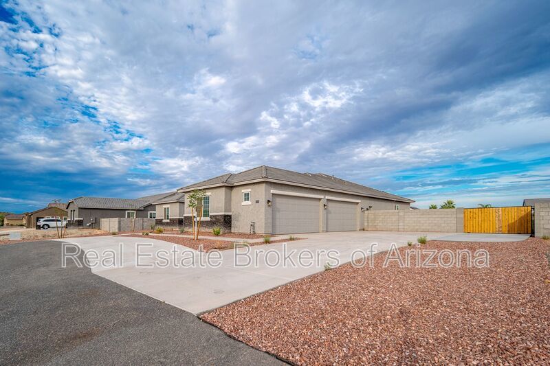 Luxury Estate on 1+ Acre | 6 Beds, Mountain Views & 4-Car Garage property image