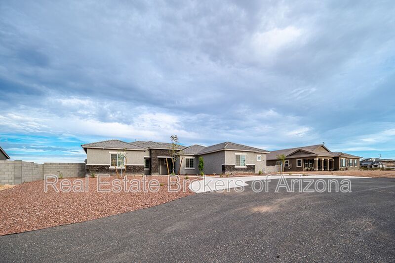 Luxury Estate on 1+ Acre | 6 Beds, Mountain Views & 4-Car Garage property image