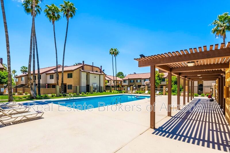 Spacious Mesa Townhome with Updated Kitchen & Utilities Included! property image