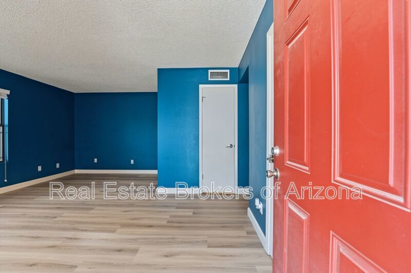 Spacious Mesa Townhome with Updated Kitchen & Utilities Included! property image