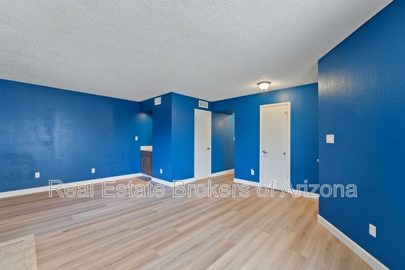 Spacious Mesa Townhome with Updated Kitchen & Utilities Included! property image
