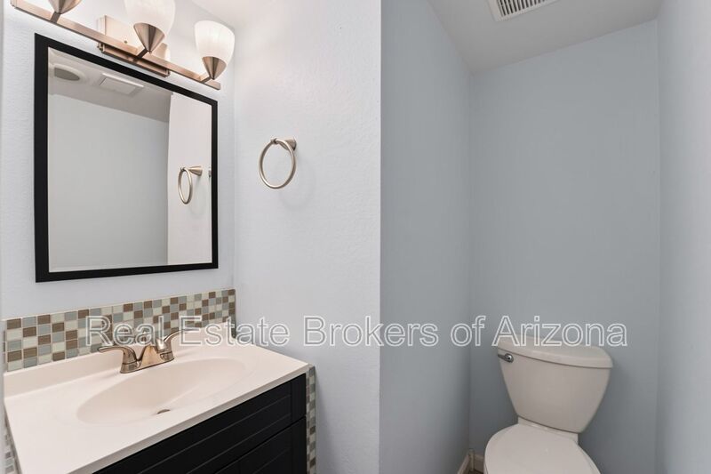 Spacious Mesa Townhome with Updated Kitchen & Utilities Included! property image