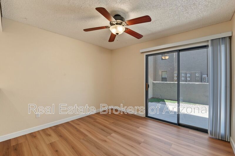 Spacious Mesa Townhome with Updated Kitchen & Utilities Included! property image