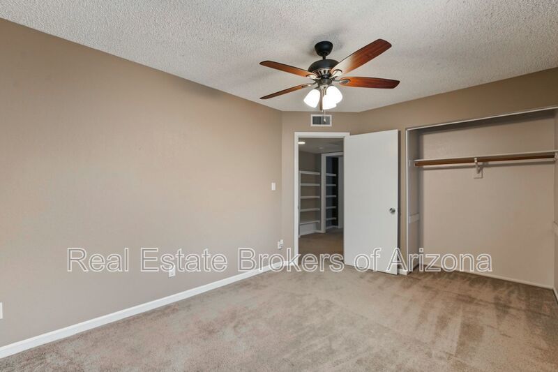 Spacious Mesa Townhome with Updated Kitchen & Utilities Included! property image