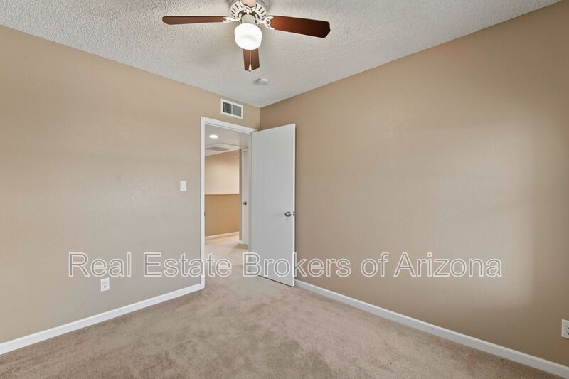 Spacious Mesa Townhome with Updated Kitchen & Utilities Included! property image