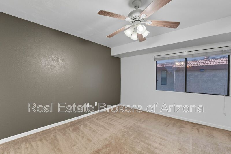 Spacious Mesa Townhome with Updated Kitchen & Utilities Included! property image