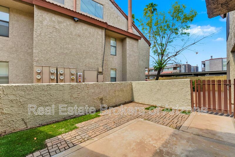 Spacious Mesa Townhome with Updated Kitchen & Utilities Included! property image