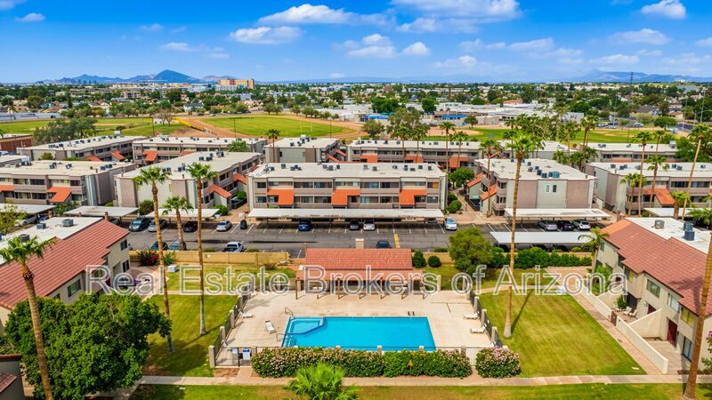 Spacious Mesa Townhome with Updated Kitchen & Utilities Included! property image