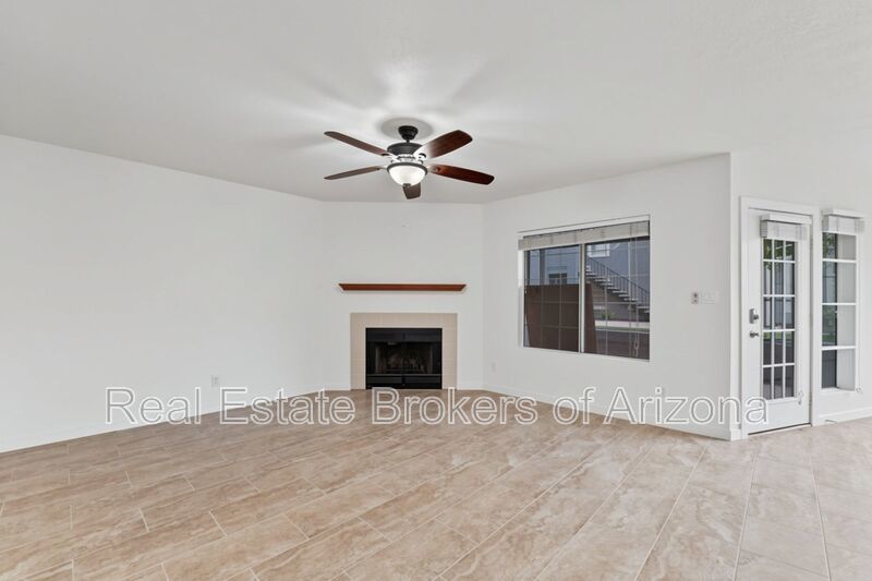 Beautifully Remodeled 3 Bed/2 Bath Condo in Lush Crestview Chateaux – Chandler property image
