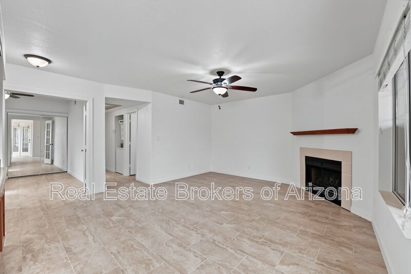 Beautifully Remodeled 3 Bed/2 Bath Condo in Lush Crestview Chateaux – Chandler property image