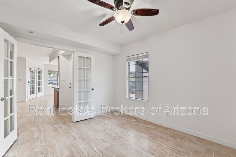 Beautifully Remodeled 3 Bed/2 Bath Condo in Lush Crestview Chateaux – Chandler property image