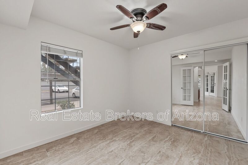 Beautifully Remodeled 3 Bed/2 Bath Condo in Lush Crestview Chateaux – Chandler property image