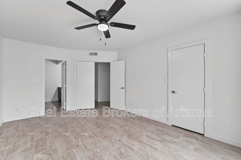 Beautifully Remodeled 3 Bed/2 Bath Condo in Lush Crestview Chateaux – Chandler property image