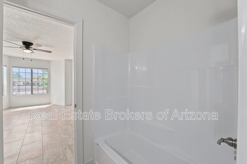 Beautifully Remodeled 3 Bed/2 Bath Condo in Lush Crestview Chateaux – Chandler property image