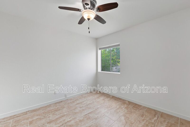 Beautifully Remodeled 3 Bed/2 Bath Condo in Lush Crestview Chateaux – Chandler property image
