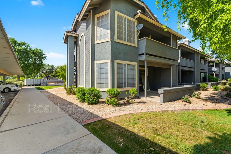 Charming 3 Bed/2 Bath in the Lush Crestview Chateaux Community property image