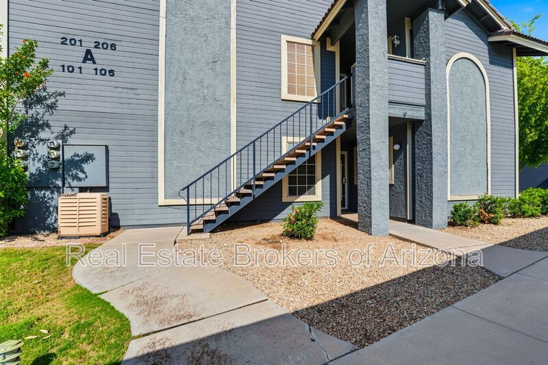 Charming 3 Bed/2 Bath in the Lush Crestview Chateaux Community property image