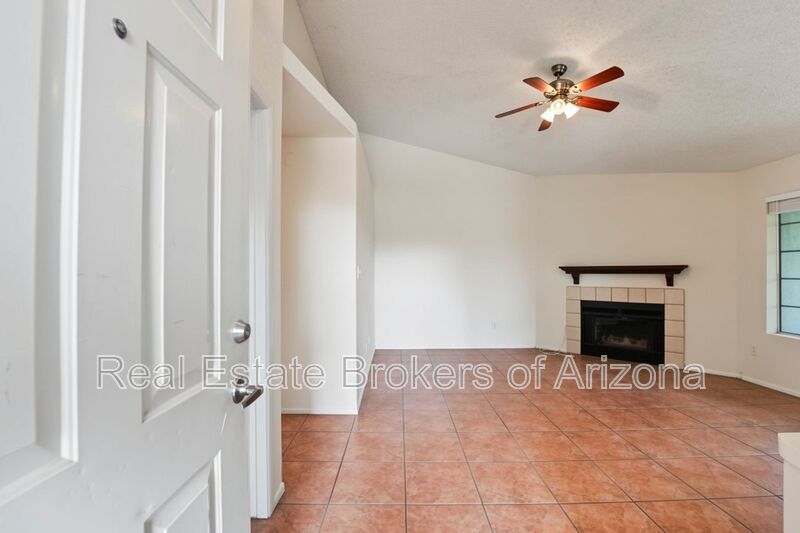 Charming 3 Bed/2 Bath in the Lush Crestview Chateaux Community property image