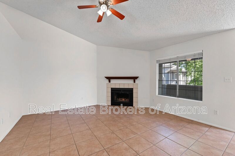 Charming 3 Bed/2 Bath in the Lush Crestview Chateaux Community property image