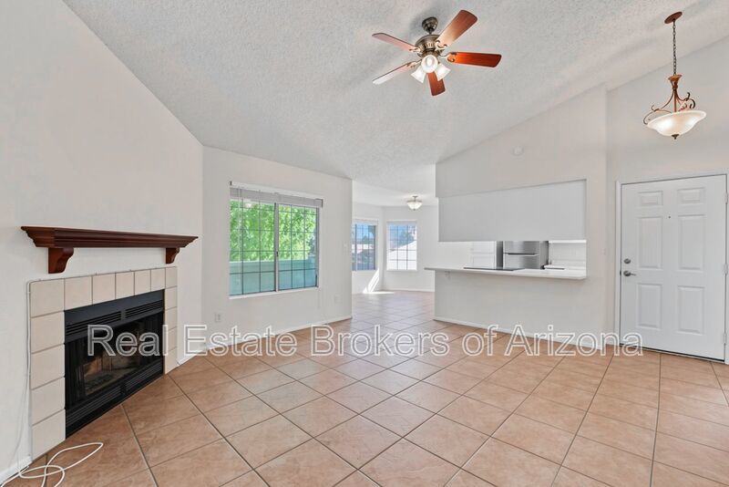 Charming 3 Bed/2 Bath in the Lush Crestview Chateaux Community property image