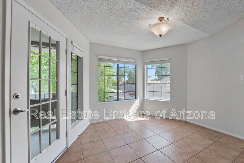 Charming 3 Bed/2 Bath in the Lush Crestview Chateaux Community property image