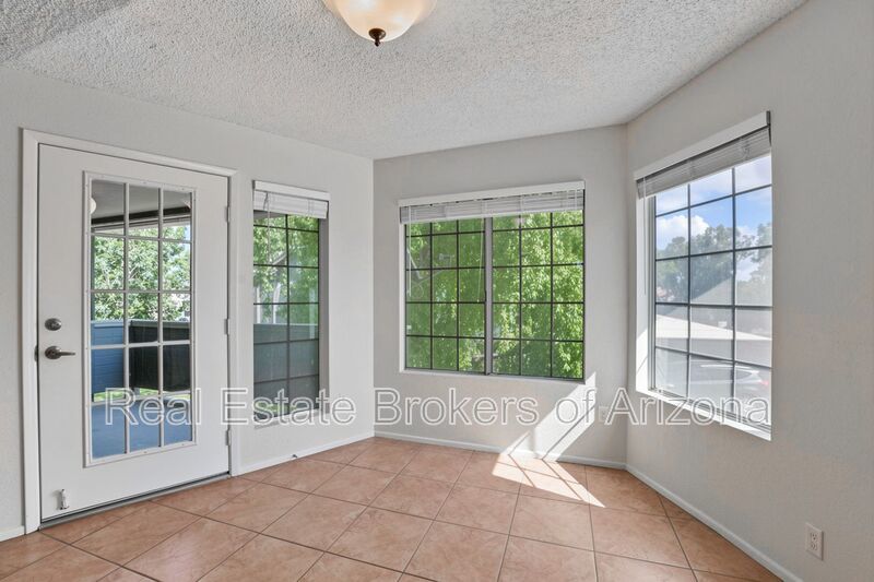 Charming 3 Bed/2 Bath in the Lush Crestview Chateaux Community property image