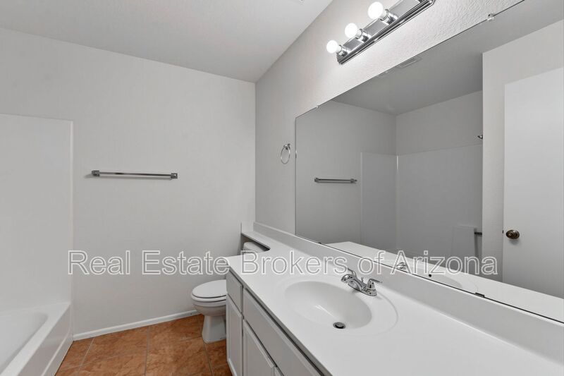 Charming 3 Bed/2 Bath in the Lush Crestview Chateaux Community property image