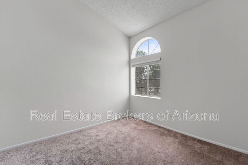 Charming 3 Bed/2 Bath in the Lush Crestview Chateaux Community property image
