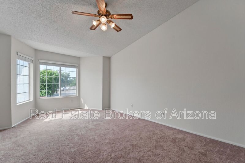 Charming 3 Bed/2 Bath in the Lush Crestview Chateaux Community property image
