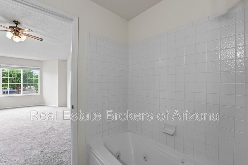 Charming 3 Bed/2 Bath in the Lush Crestview Chateaux Community property image