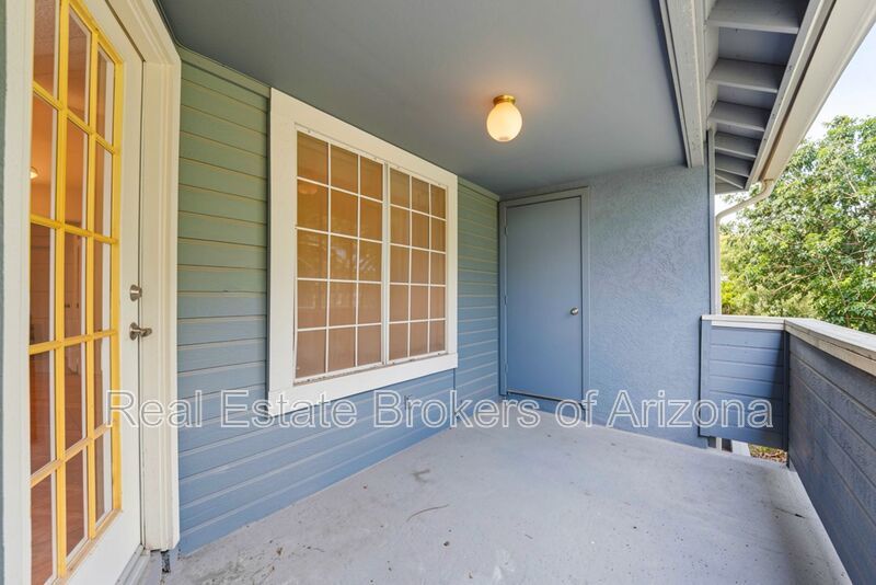 Charming 3 Bed/2 Bath in the Lush Crestview Chateaux Community property image