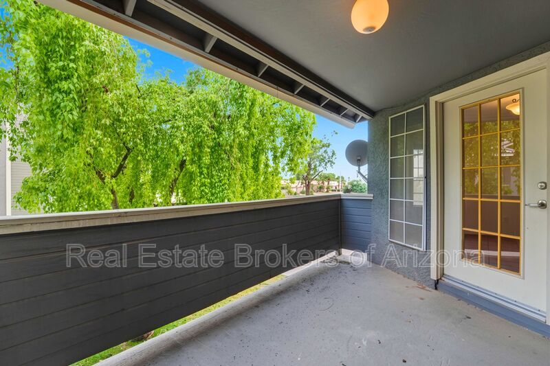 Charming 3 Bed/2 Bath in the Lush Crestview Chateaux Community property image