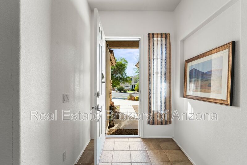 Oversized Lot + Dual Garages! 3 Bed + Den in Mountain Vista property image