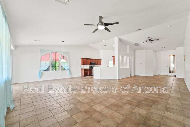 Oversized Lot + Dual Garages! 3 Bed + Den in Mountain Vista property image
