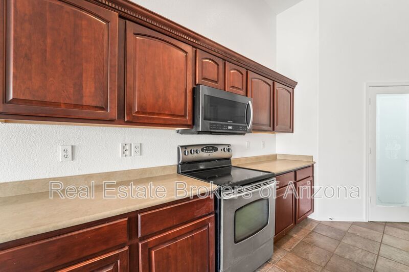 Oversized Lot + Dual Garages! 3 Bed + Den in Mountain Vista property image