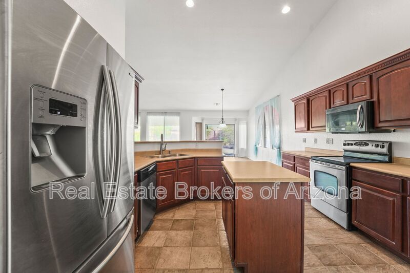 Oversized Lot + Dual Garages! 3 Bed + Den in Mountain Vista property image