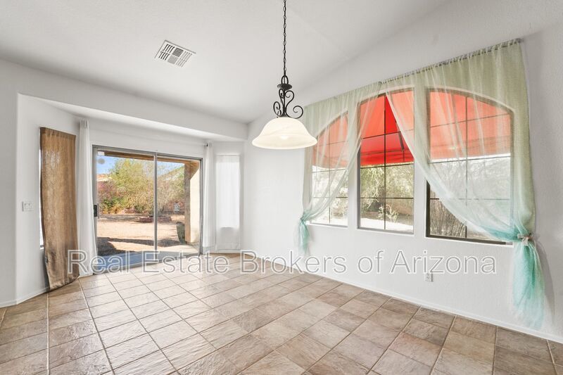 Oversized Lot + Dual Garages! 3 Bed + Den in Mountain Vista property image
