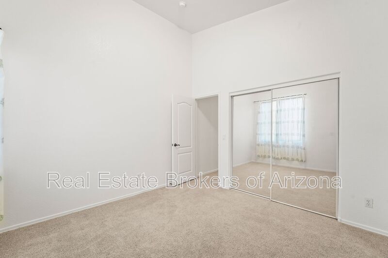 Oversized Lot + Dual Garages! 3 Bed + Den in Mountain Vista property image