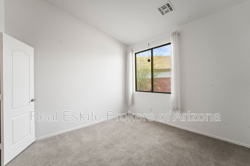 Oversized Lot + Dual Garages! 3 Bed + Den in Mountain Vista property image
