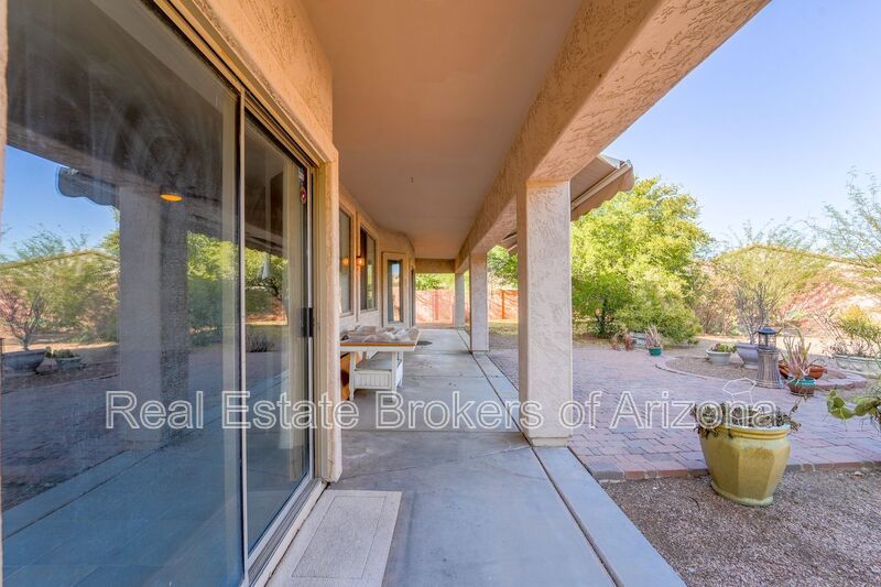 Oversized Lot + Dual Garages! 3 Bed + Den in Mountain Vista property image