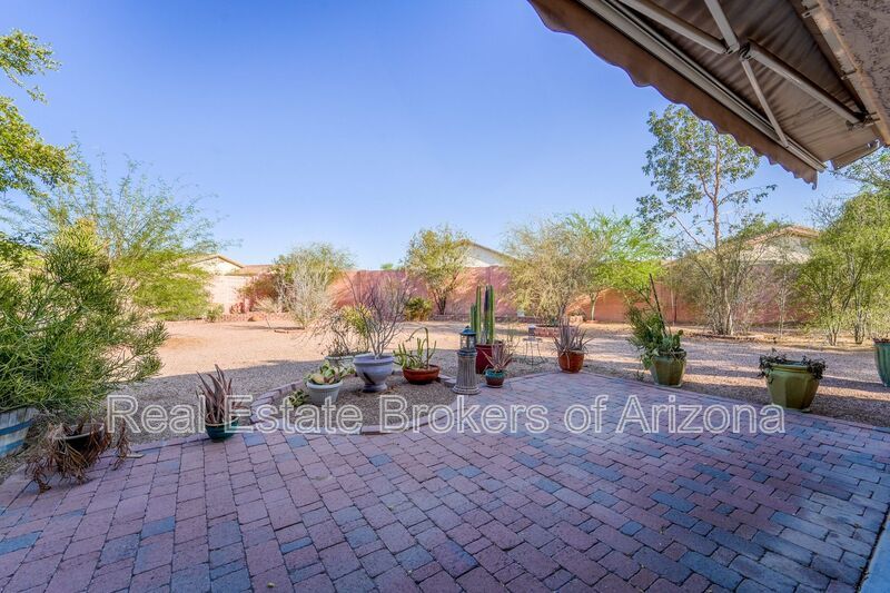 Oversized Lot + Dual Garages! 3 Bed + Den in Mountain Vista property image